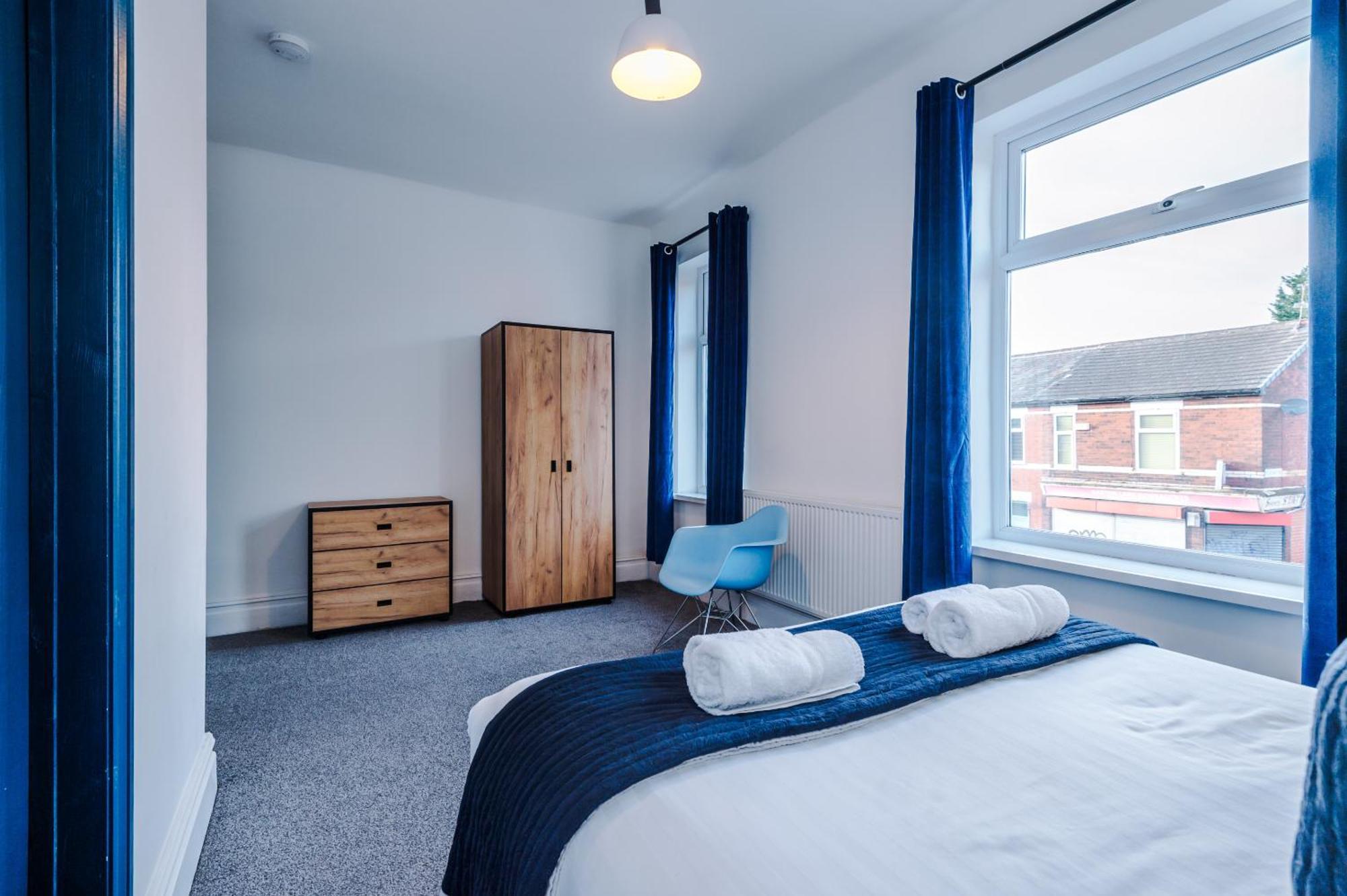 Barton House - Sleeping 10 Villa แมนเชสเตอร์ ภายนอก รูปภาพ