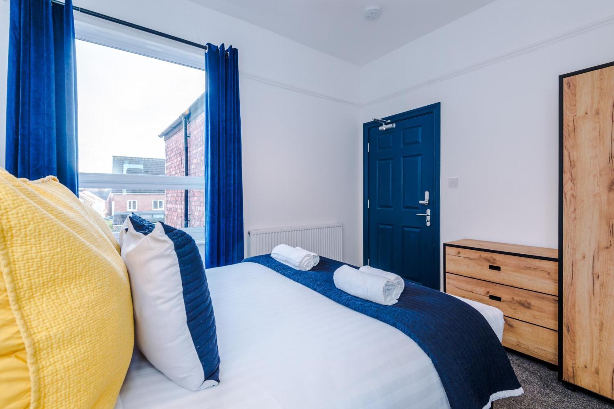 Barton House - Sleeping 10 Villa แมนเชสเตอร์ ภายนอก รูปภาพ