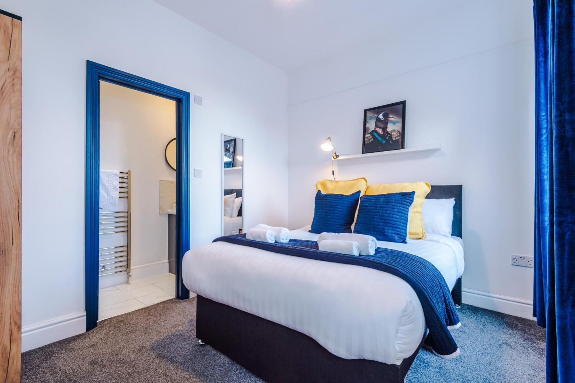 Barton House - Sleeping 10 Villa แมนเชสเตอร์ ภายนอก รูปภาพ