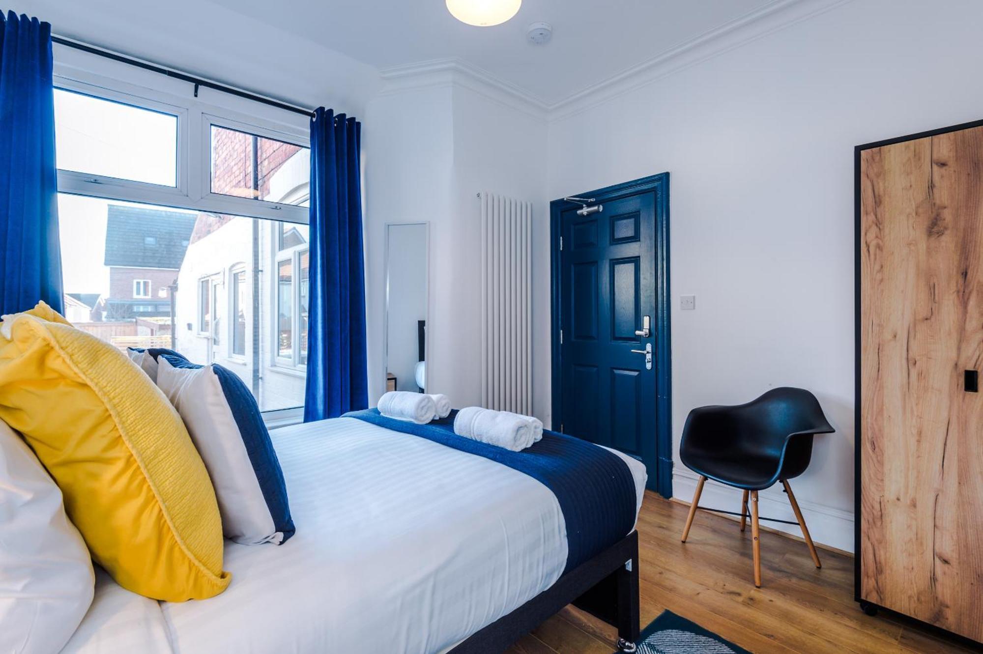 Barton House - Sleeping 10 Villa แมนเชสเตอร์ ภายนอก รูปภาพ