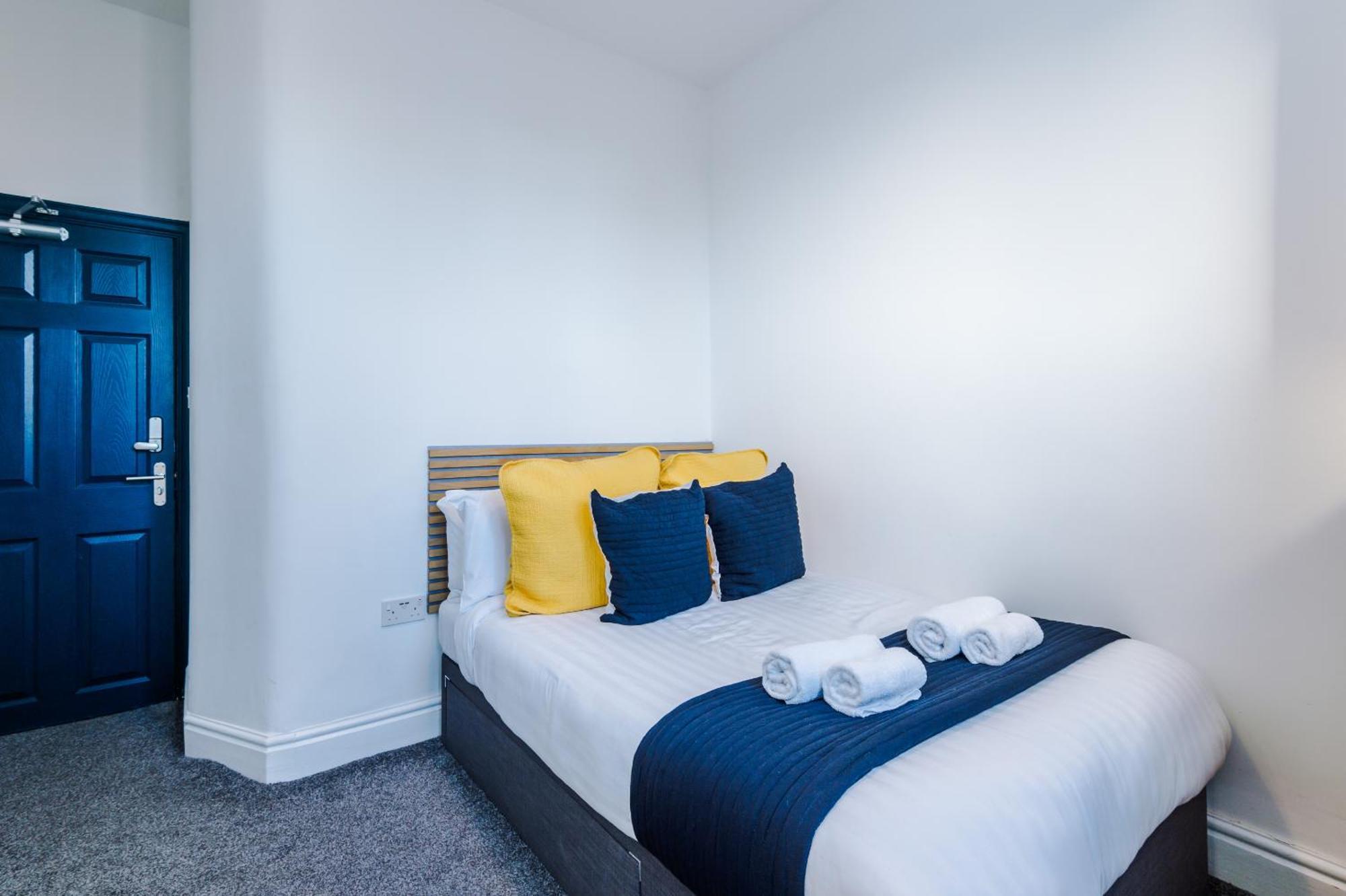 Barton House - Sleeping 10 Villa แมนเชสเตอร์ ภายนอก รูปภาพ